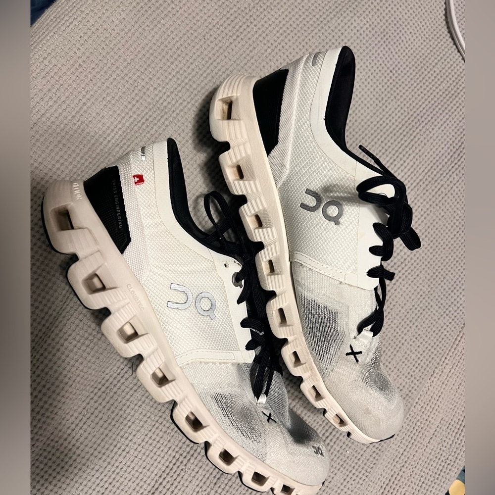 On clouds women size 8